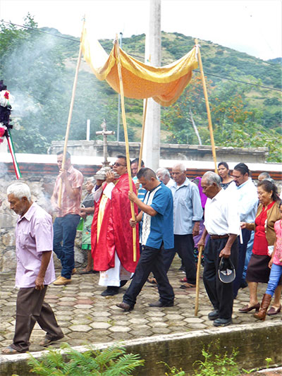 Procession of the Holy Cross, Santa Cruz Mixtepec, Mexico 2017.
Procession of the Holy Cross, Santa Cruz Mixtepec, Mexico 2017.